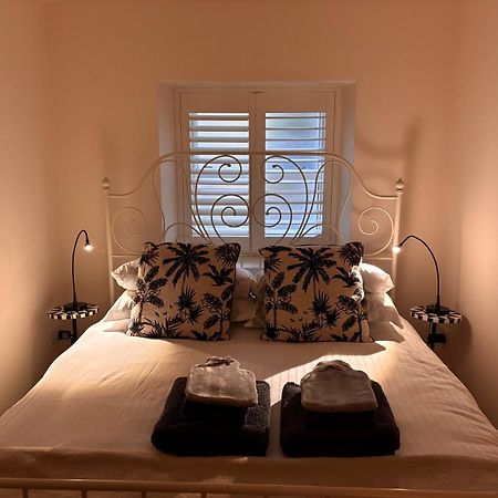 Luxurious 2 Bedroom Apartment With Sea View In Monkstown Blackrock  Bagian luar foto