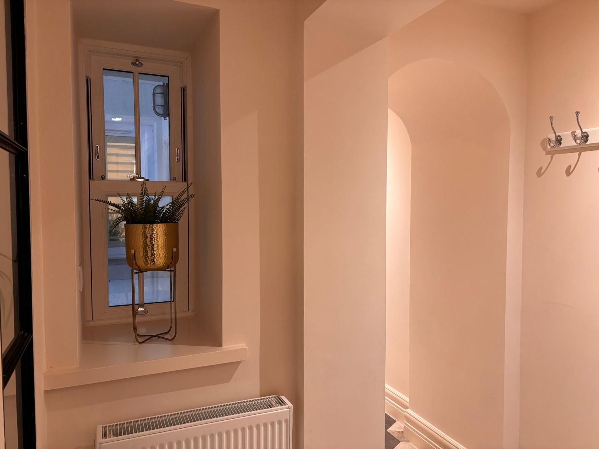 Luxurious 2 Bedroom Apartment With Sea View In Monkstown Blackrock  Bagian luar foto