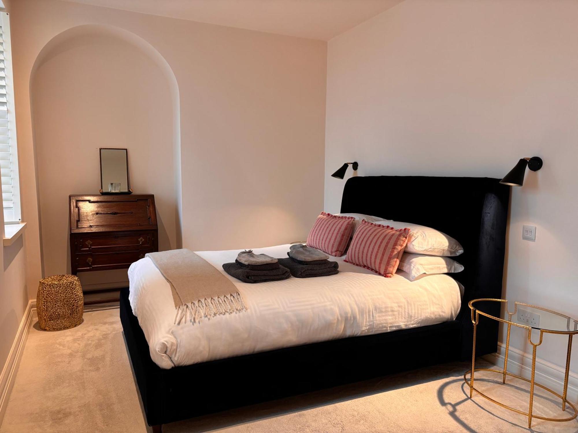 Luxurious 2 Bedroom Apartment With Sea View In Monkstown Blackrock  Bagian luar foto
